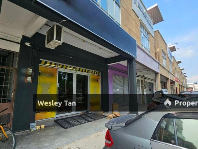 Shop for sale in Malaka