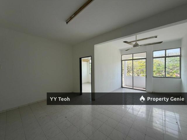 Apartment for sale in Malaka