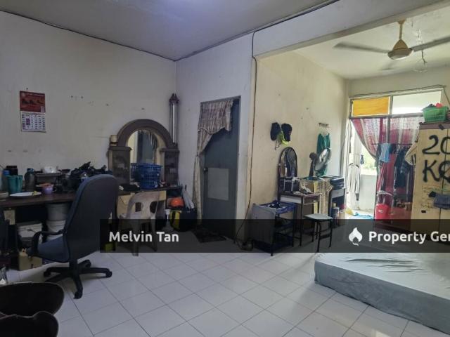 Flat for sale in Malaka