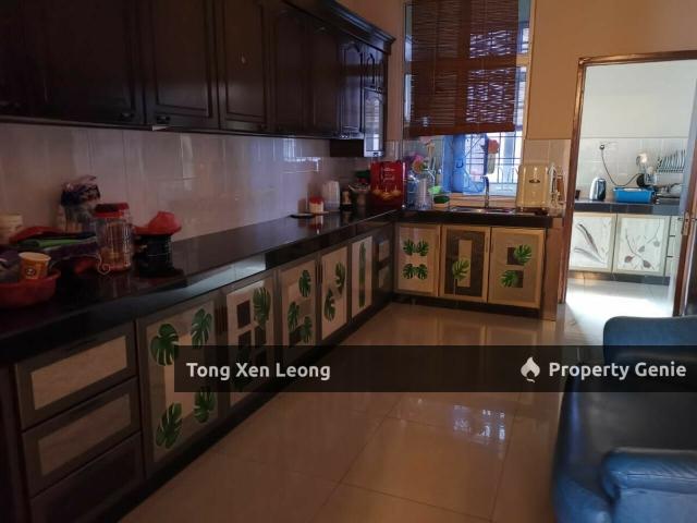 Terraced House for sale in Malaka