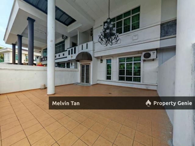 Terraced House for sale in Malaka