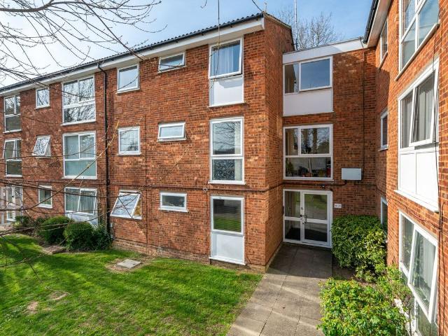 Apartment for rent in Woodhall Farm, Pouchen End