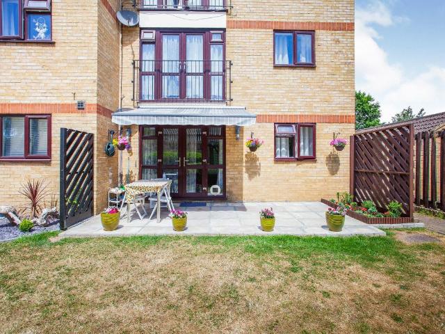 Apartment for rent in Holywell Estate, North Watford