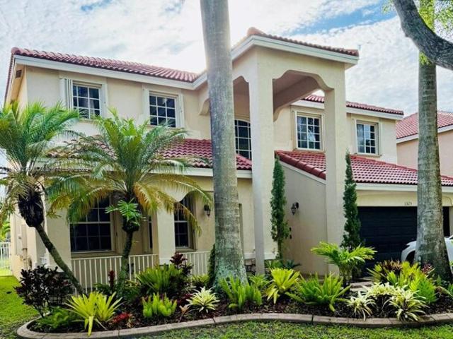 House for sale in Weston