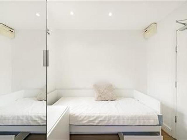 Apartment for rent in Kensington, Greater London