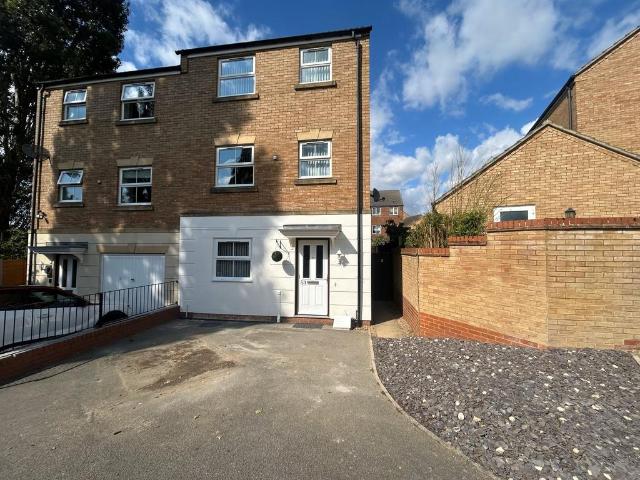 House for rent in Corby