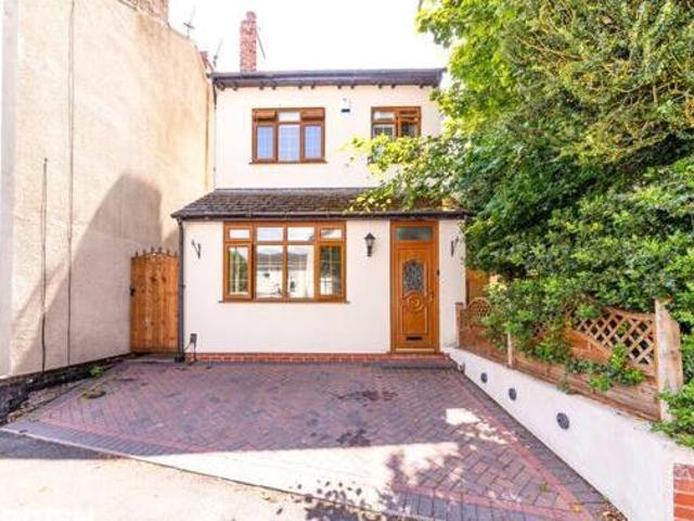 House for sale in Goldthorn Hill, Penn