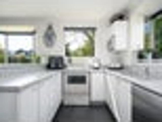 House for sale in Chaslands, Canterbury