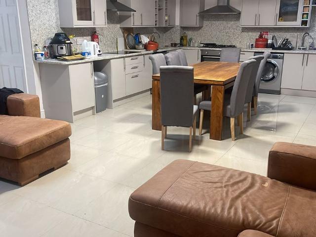 Room for rent in Clayhall, Greater London