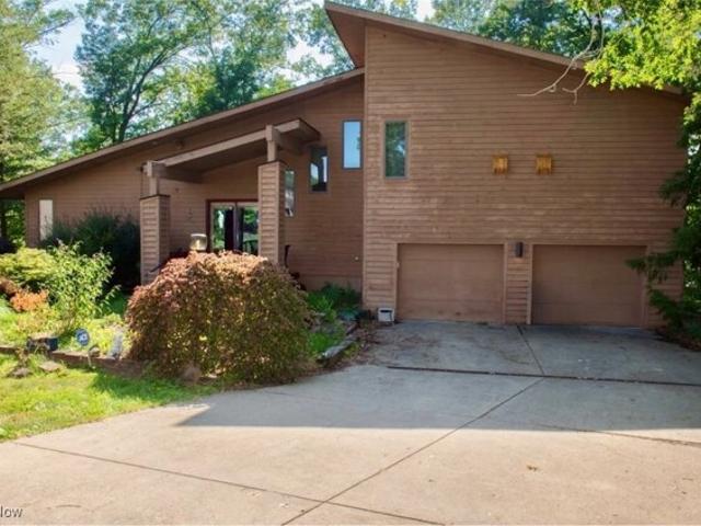 House for sale in Girard