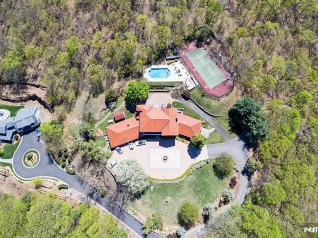 House for sale in Franklin Lakes, New Jersey