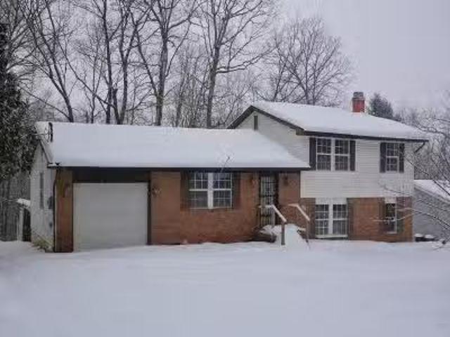 House for sale in Summersville