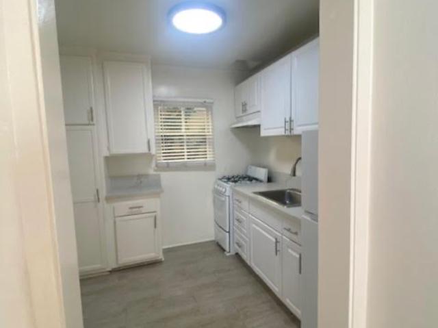 Apartment for rent in Canoga Park, California