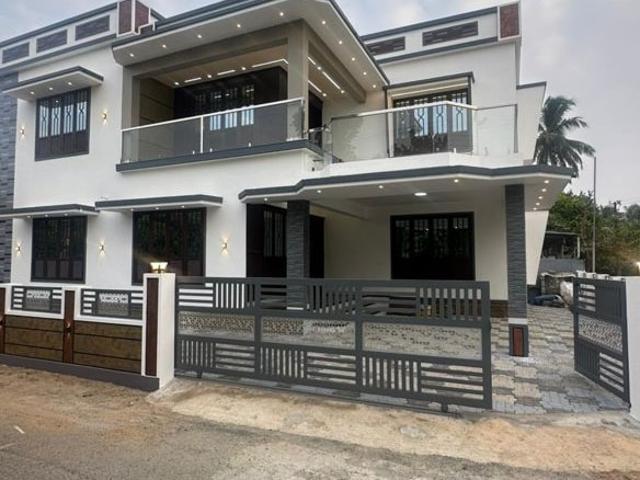 Villa for sale in Thrissur, Kerala