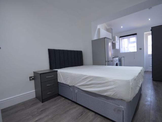 Studio for rent in London Borough of Hounslow, Greater London