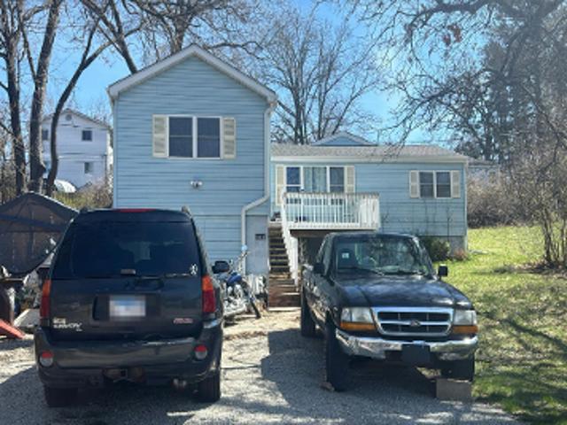 House for sale in Mchenry, Illinois