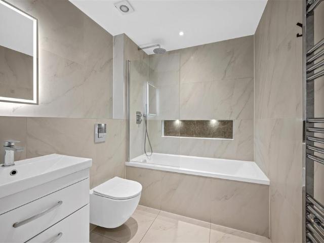 Apartment for rent in Gorse Hill, Swindon
