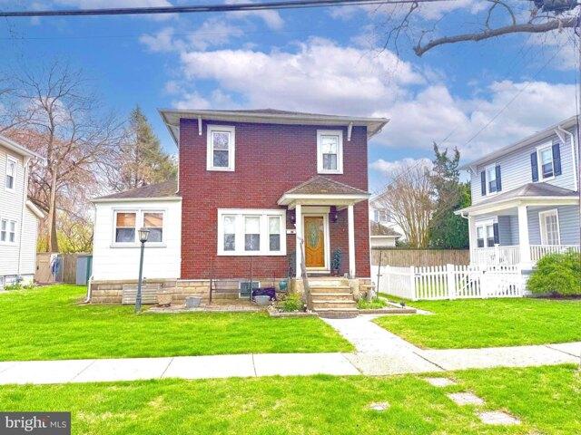 House for sale in Audubon