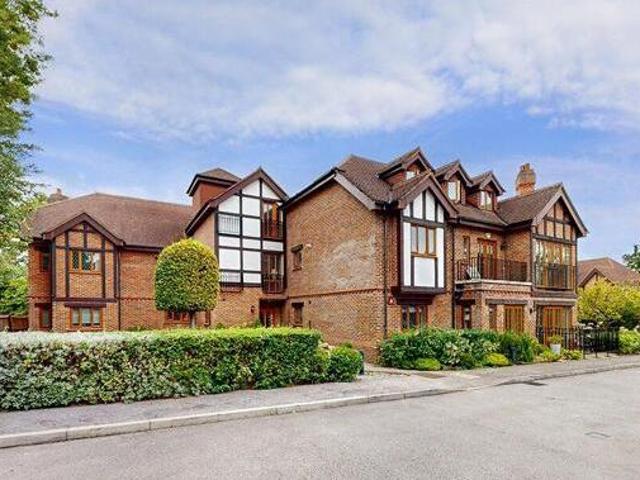 House for sale in Little Stanmore, Greater London