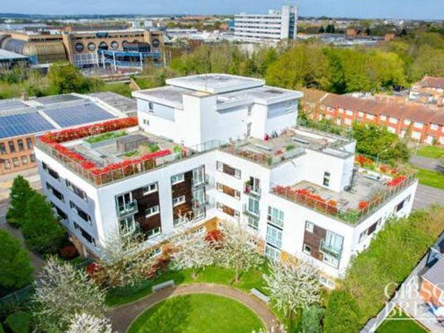 House for sale in Lee Chapel, Essex