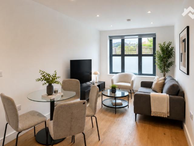 House for rent in Row Town, Surrey