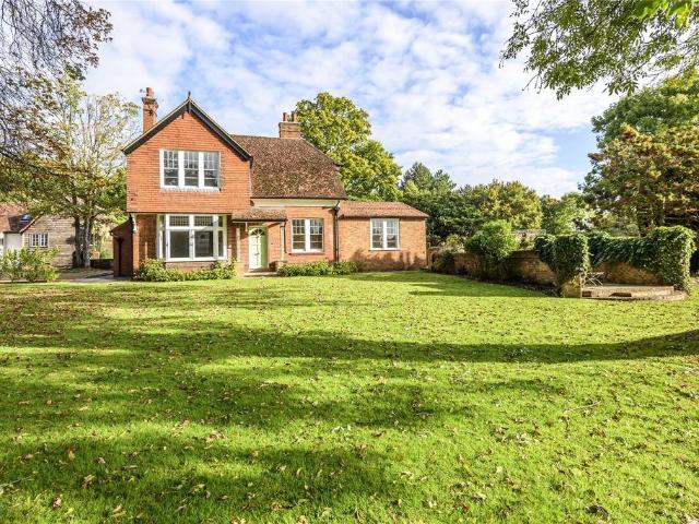 House for rent in Heol-las, Surrey