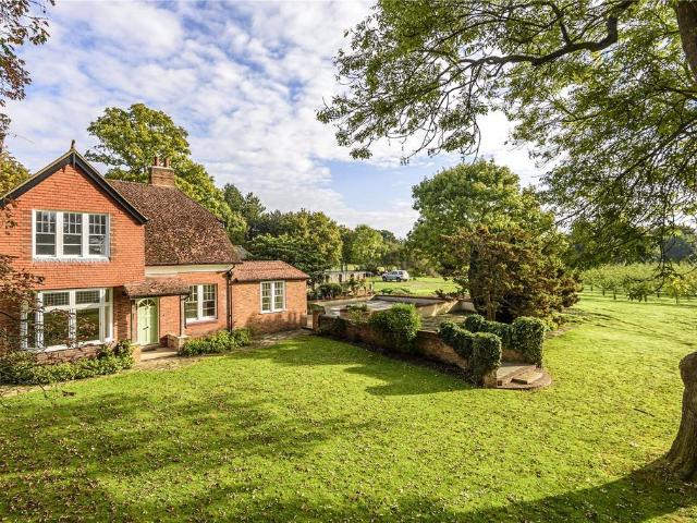 House for rent in Heol-las, Surrey