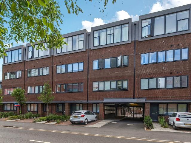 Apartment for rent in Horsell, Woking