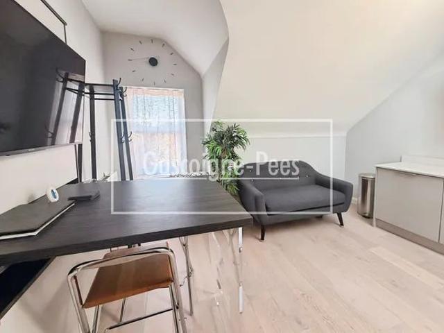 Apartment for rent in Charlotteville, Westborough