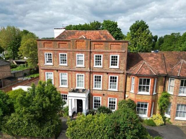 House for sale in Chertsey, Runnymede