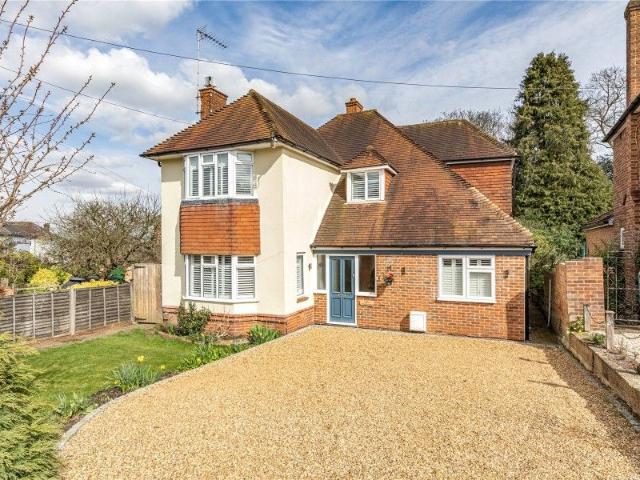 House for rent in Row Town, Surrey