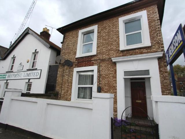 House for rent in Seething Wells, Greater London