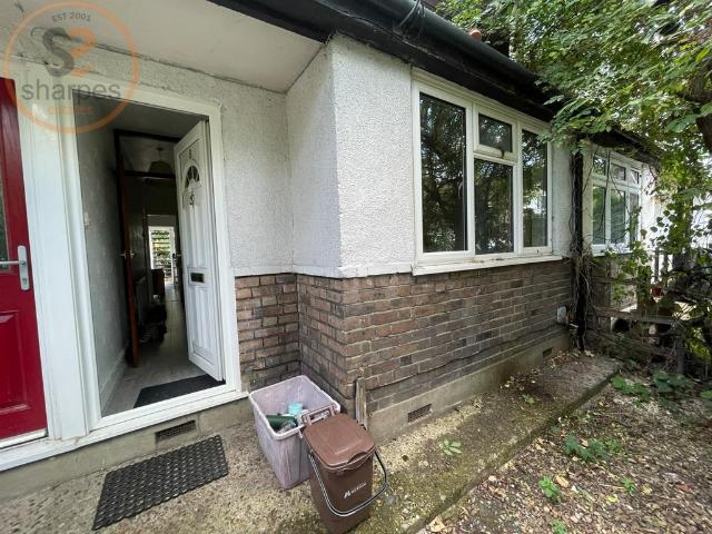 Apartment for rent in London Borough of Merton, Collier's Wood