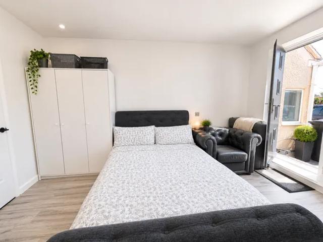 Studio for rent in Broxbourne, Hertfordshire