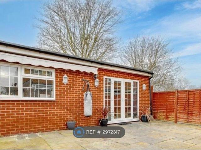 Studio for rent in Broxbourne, Hertfordshire