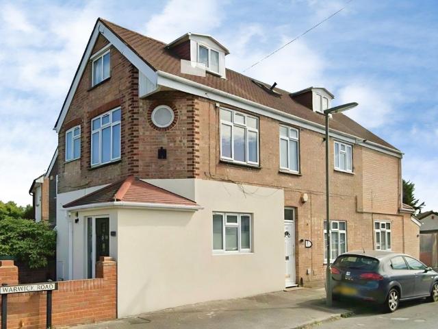 Studio for rent in Lower Halliford, Surrey