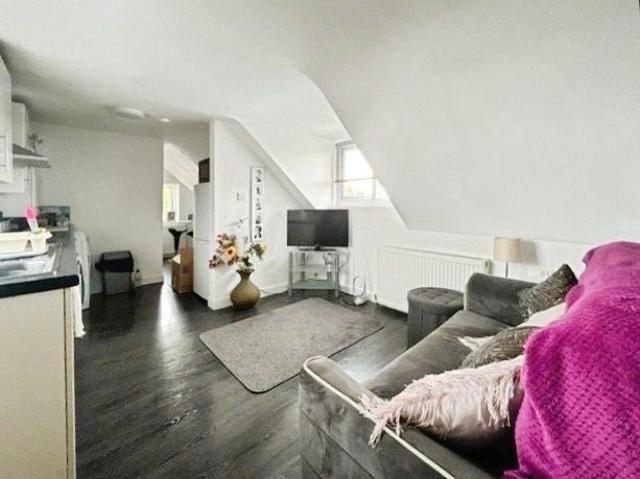 Apartment for rent in Lower Halliford, Surrey