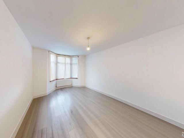 Apartment for rent in Enfield Lock, Greater London