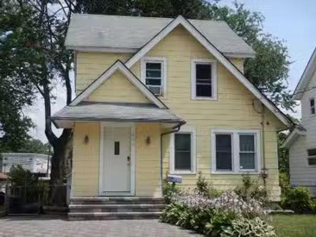 House for sale in Teaneck