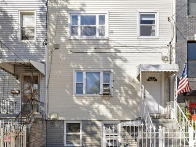 House for sale in Hilltop, Jersey City