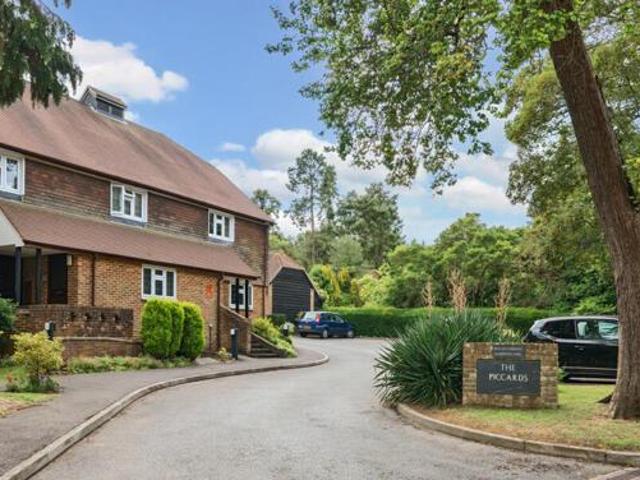 House for sale in Guildford Park, Guildford