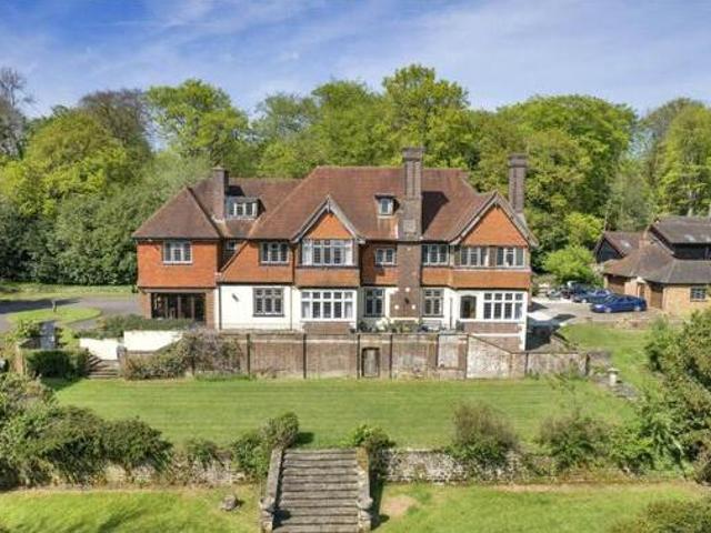House for sale in The Butts, Kent