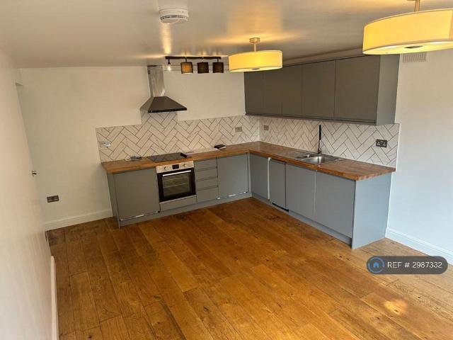 Apartment for rent in London Borough of Croydon, Waddon