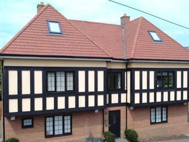 House for sale in Loughton, Epping Forest