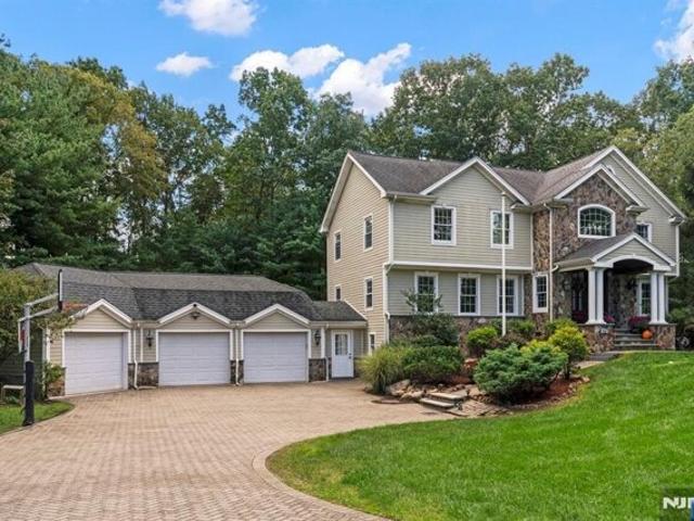 House for sale in Franklin Lakes