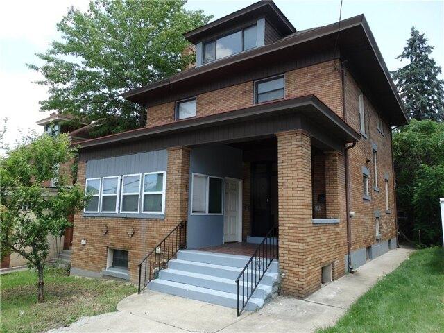 House for sale in Carnegie