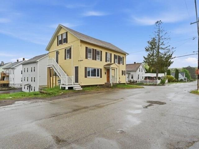 House for sale in Dudley, Massachusetts