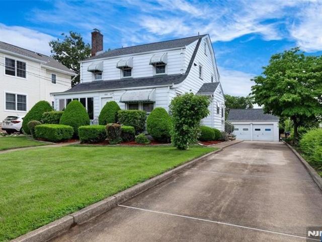 House for sale in Garfield