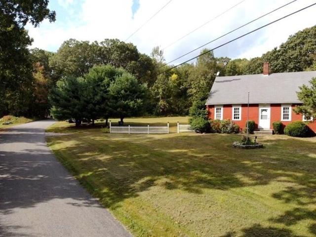 House for sale in North Uxbridge, Massachusetts