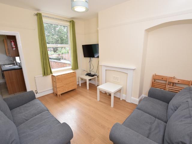 Room for rent in Elmfield, Leicestershire